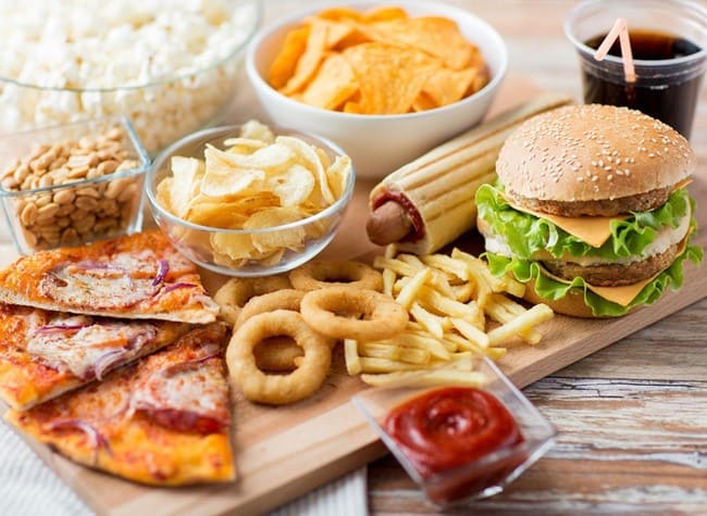 Thức ăn nhanh chứa một lượng lớn cholesterol